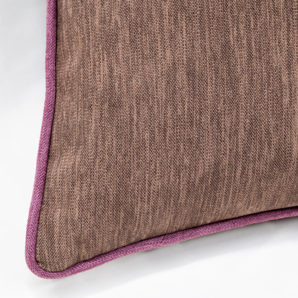 Фото Подушка декоративная лилово-коричневая в интернет-магазине HP Linen