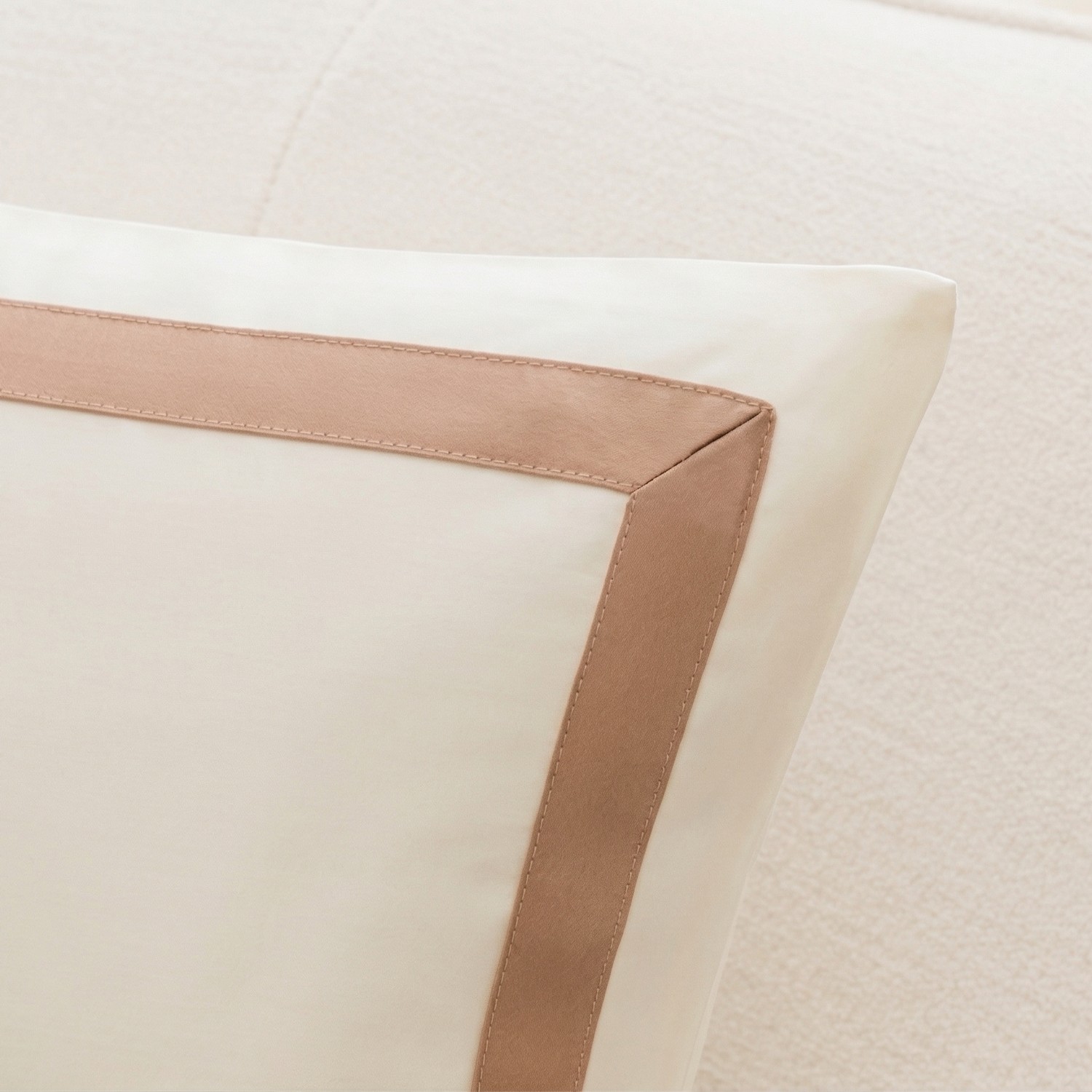 Фото Комплект постельного белья Тенсел Bono/Classic art.Ivory кант cappuchino в интернет-магазине HP Linen