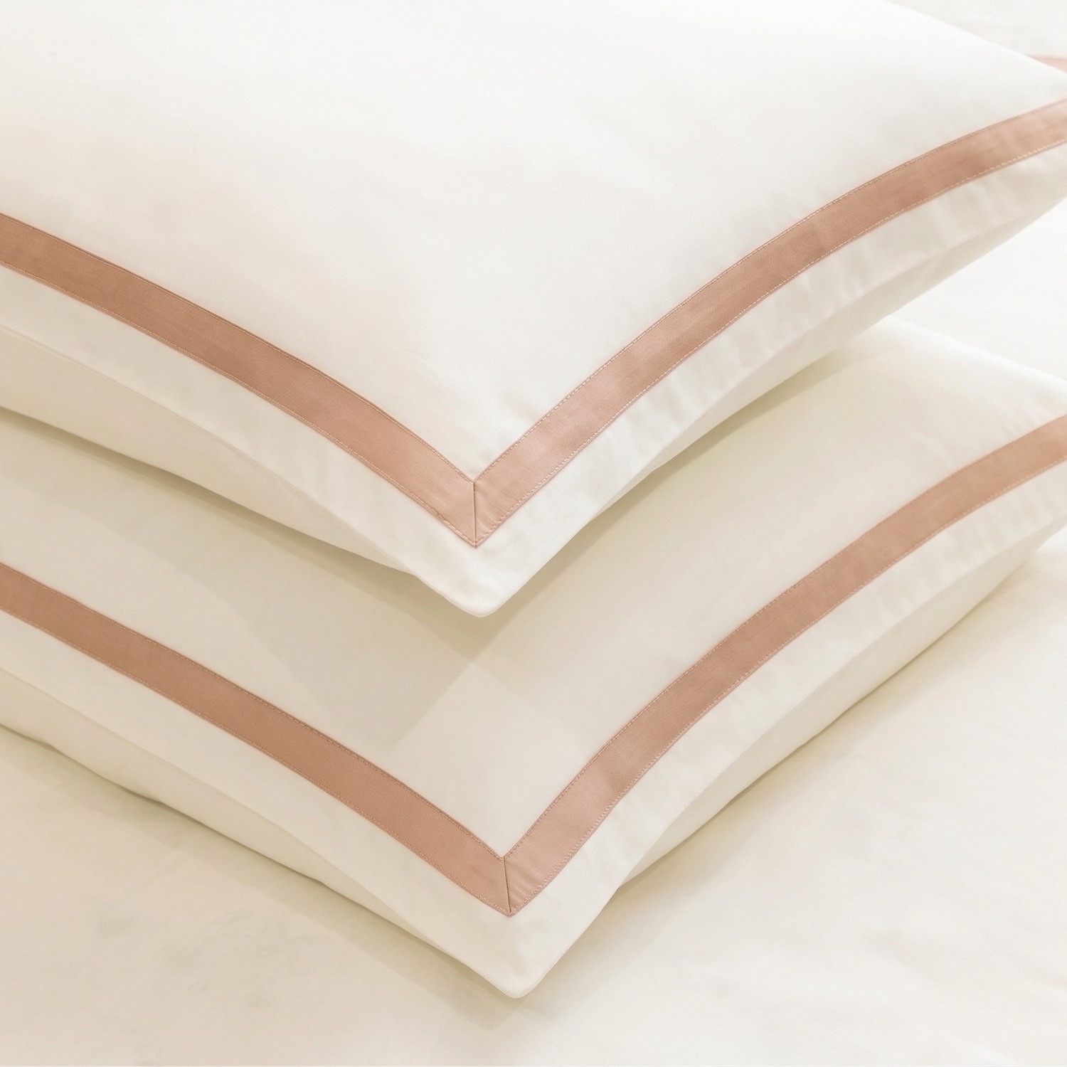 Фото Комплект постельного белья Тенсел Bono/Classic art.Ivory кант cappuchino в интернет-магазине HP Linen